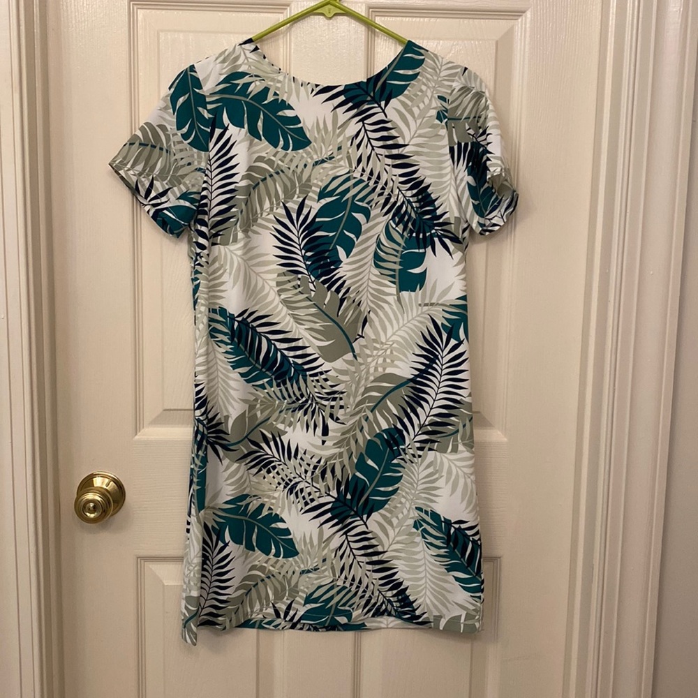 White & Green Leaf Print Gold Zipper Accent Shift Dress NWOT